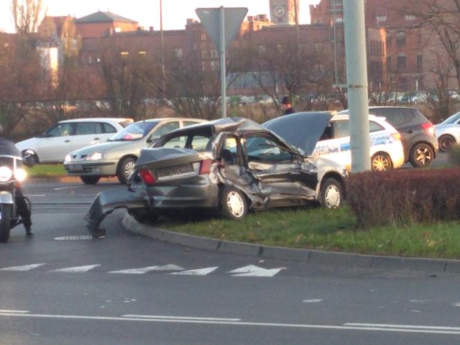 Kolizja tramwaju z samochodem ul. Czerwona Droga