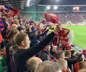 Mecz Raków Częstochowa - Sporting Lizbona. Stadion w Sosnowcu szczelnie wypełnił się kibicami 