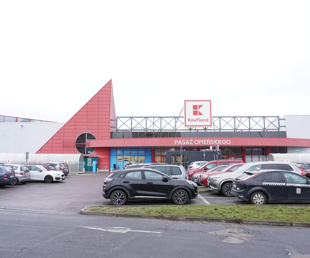 Pasaż handlowo-usługowy przy ul. Opieńskiego w Poznaniu 
