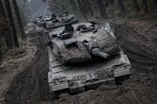 Czołgi Leopard 2A5 1. Warszawskiej Brygady Pancernej na ćwiczeniach