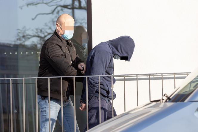 Konin: Wziął nóż i śmiertelnie ugodził 45-latka! Mówi, że nie chciał tego zrobić
