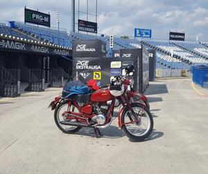 Osy kręciły kółka na stadionie żużlowym w Lesznie. Ogólnopolski zlot skuterów Osa Osieczna-Leszno 