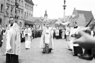 Odświętne stroje i procesja ulicami. Tak obchodzono kiedyś Boże Ciało 