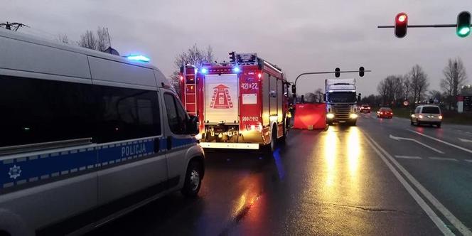 Kutno: Tragiczny wypadek na ul. Sklęczkowskiej. TIR potrącił śmiertelnie kobietę