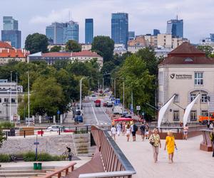 Wisłostrada. Budowa przejścia do kładki przez Wisłę