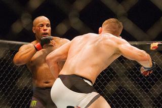 UFC 192: Pięć rund wojny w klatce! Cormier broni tytułu