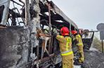 Bus spłonął doszczętnie pod Tarnowem. Podróżowało nim 25 osób