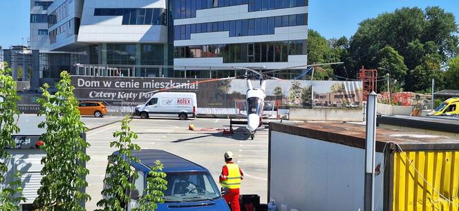 Montaż iglicy na Olszynki Park z użyciem helikoptera