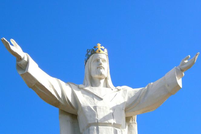 W Gdyni stanął kontrowersyjny pomnik Chrystusa Króla. Nie wszystkim się podoba