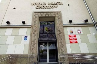 Zamaskowany mężczyzna wszedł do budynku Urzędu Miasta w Chorzowie