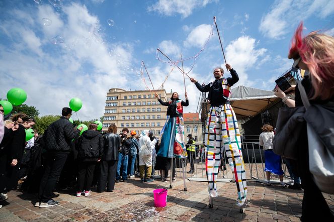 Korowód studentów podczas juwenaliów 2025 w Krakowie