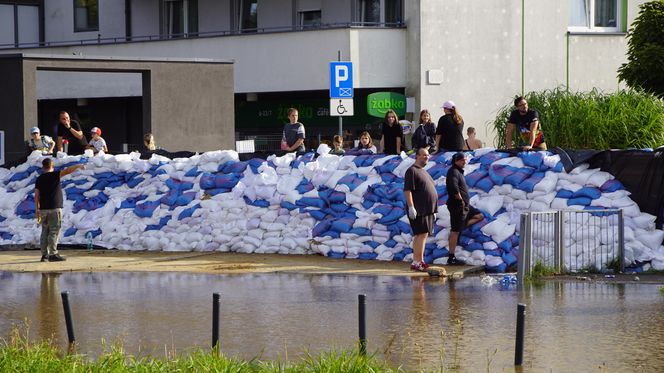 Walka z powodzią na wrocławskich Stabłowicach 