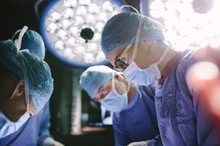 Lekarze chcą dochodowych specjalizacji, a transplantologiem zostaje pasjonat