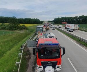 Pożar autokaru przewożącego dzieci na A4! Dramatyczne sceny pod Wrocławiem