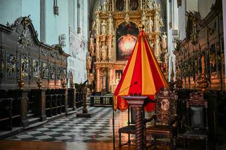 Wygląda jak 90 lat temu. Papieski parasol wrócił do Gdańska