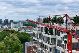 Pionowy lat w Katowicach na budynku Damrota Garden