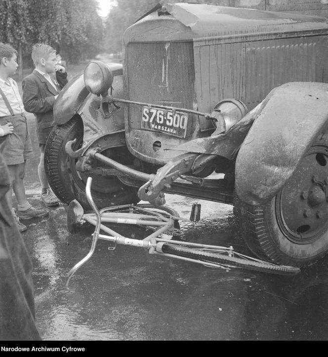 Kraksa na skrzyżowaniu ulic Madalińskiego i Łowickiej w Warszawie 1958