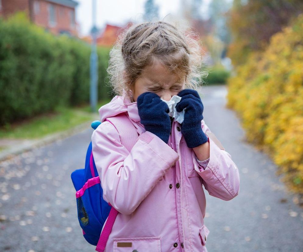 Zakatarzone dziecko w szkole? To może wpłynąć nie tylko na zdrowie innych