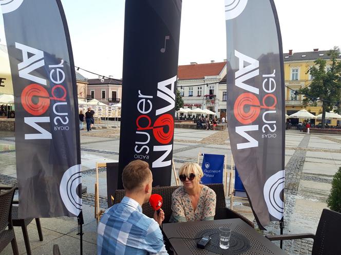 Super Lato w Kielcach. Zdjęcia z naszego mobilnego studia w ogródku letnim klubu Maska