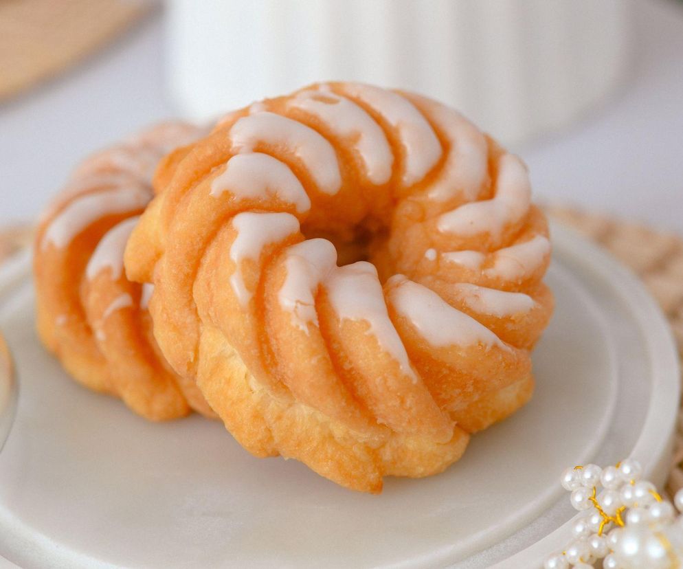 Pączki wiedeńskie – przepis na delikatne gniazdka z ciasta parzonego, które rozpływają się w ustach!