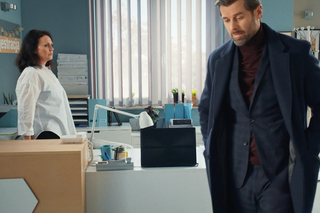 M jak miłość, odcinek 1728: Sowiński zamknie przychodnię Rogowskich! Marysia pomyli go z pacjentem. Za późno się zorientuje! - ZDJĘCIA