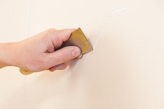 Jak zlikwidować pęknięcia na ścianie?