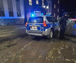 Zalane ulice, woda w budynkach. Dramatyczna sytuacja w Suchaczu i Tolkmicku