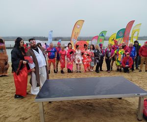 Mazowieckie Morsy otworzyły sezon morsowania 2025/2026 nad zalewem w Siedlcach