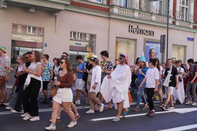 Igry 2024. Barwny korowód studentów przeszedł ulicami Gliwic