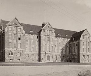 To jeden z najpiękniejszych budynków w Olsztynie. Dawniej pomieszczenia zajmowało m.in. Gestapo