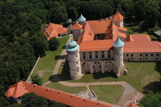 Na tym zamku powstała pierwsza w Polsce książka kucharska. Królowa Bona miała tam jeździć po gzymsie na osiołku