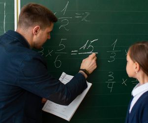 Ile to jest (15-9)×2+24:4=? To proste równanie podzieliło internautów 