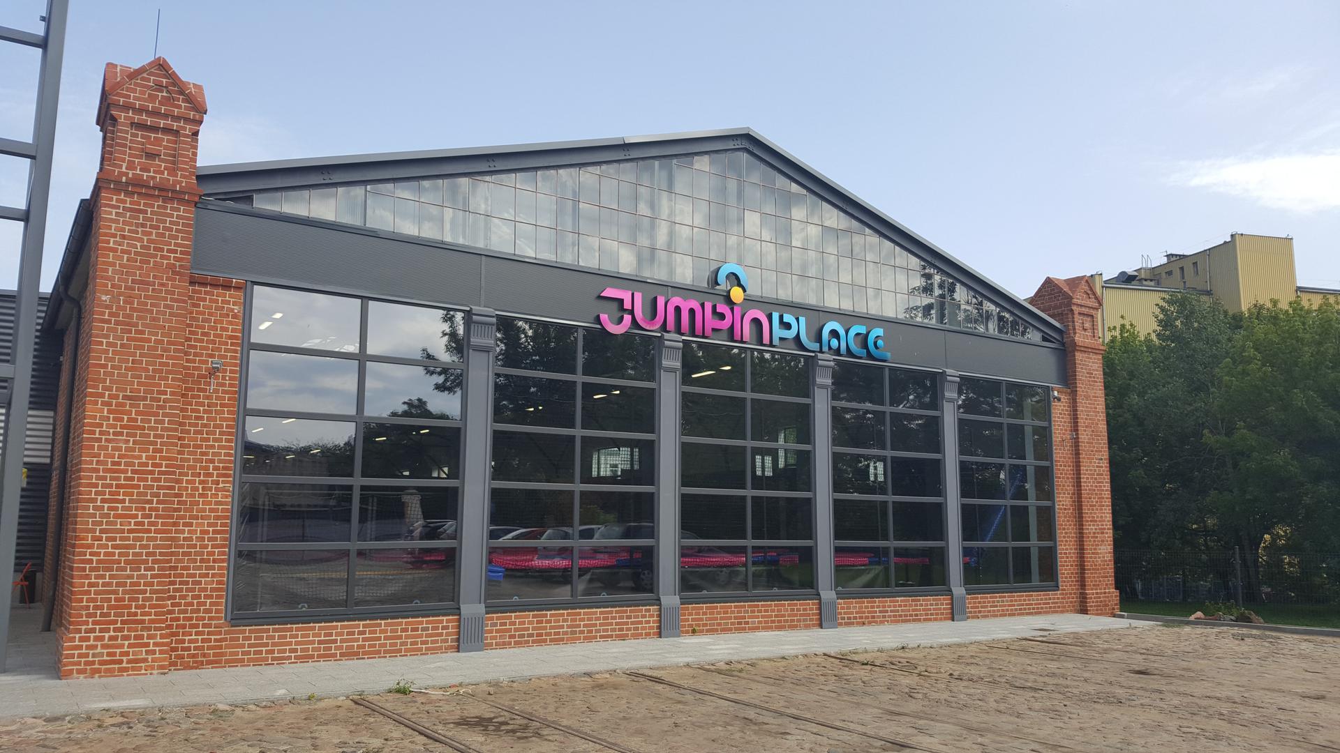 Park Trampolin Bydgoszcz Jumpin Place Patrol ESKA Summer City odwiedzi Jumpin Place - Park Trampolin