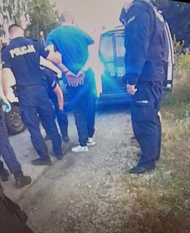 Pijany kierowca przygniótł policjanta do barierek. Szaleńczy pościg ulicami Warszawy 