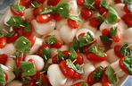 Pomysł na sylwestrowe menu: koreczki caprese