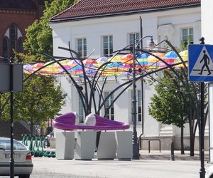 Kolorowe parasolki nad Kilińskiego w Białymstoku