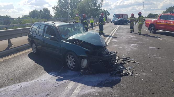 Poważny wypadek na Średnicówce Toruniu. Dwie osoby w szpitalu!