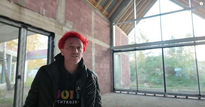 Michał Wiśniewski na budowie swojego domu