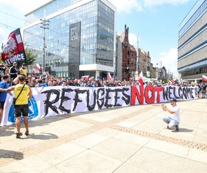 Protest przeciwko imigrantom.Tysiące kibiciów na ulicach Katowic