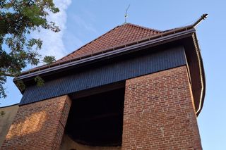 Baszta Półokrągła mieści się na podwórku za kamienicą przy ul. Jezuickiej 7