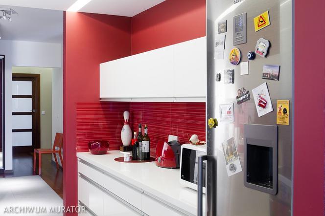 czerwony kolor ścian w kuchni