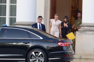 Rodzina Nawrockich przyłapana pod Belwederem! Gdzie pojechali tuż po uroczystościach? 