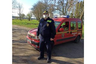 Strażnik i policjant razem sprawdzą czy nosimy maseczki