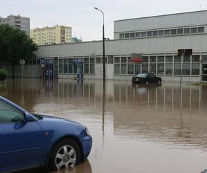 Wielka woda wdzierała się do domów. 14 lat temu Kraków i Małopolska walczyły z powodzią