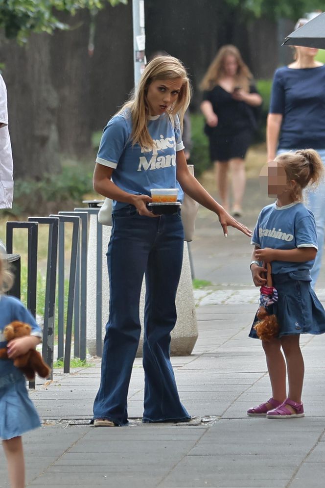 Agnieszka Kaczorowska. Tańcząca z córkami