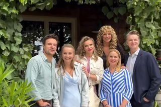 Przyjaciółki, 26 sezon. Gabi (Edyta Herbuś), Inga (Małgorzata Socha), Anka (Magdalena Stużyńska), Patrycja (Joanna Liszowska), Andrzej (Adam Adamonis), Borys (Piotr Stramowski)