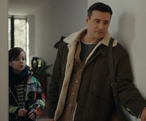 Na dobre i na złe odc. 957. Krzysztof Radwan (Mateusz Damięcki), Kubuś (Wiktor Trojan)