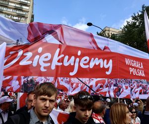 Banery na powitanie Nawrockiego 