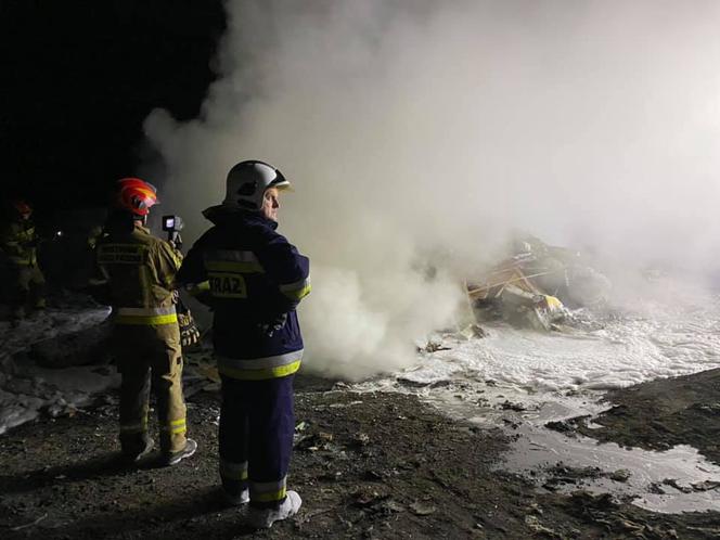 Nocny pożar na bydgoskim wysypisku śmierci. Na miejscu kilka zastępów straży pożarnej