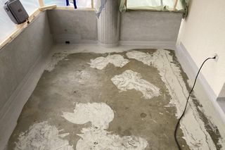 Zagruntowanie powierzchni betonowej